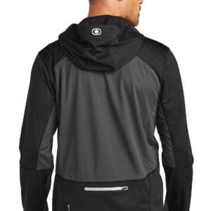Alternative view of OGIO Pivot Soft Shell. OE721